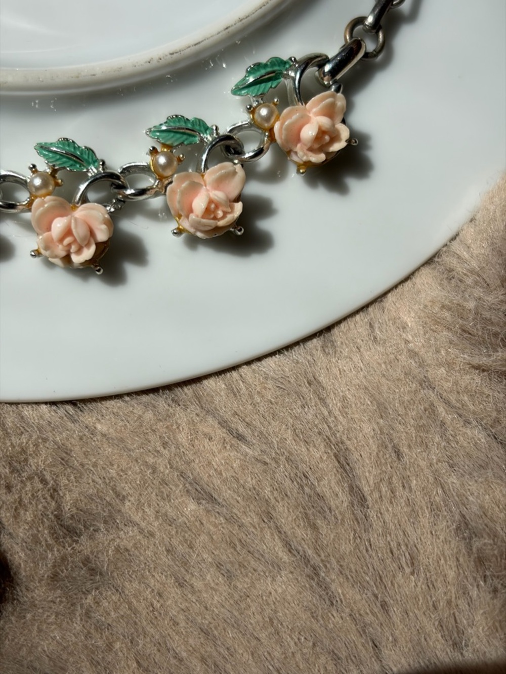 Pink Celluloid Roses With Green Leaves And Small Faux Pearls Necklace - Picture 9 of 12